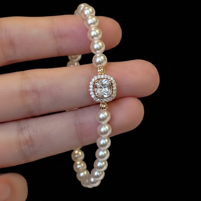 Pearl Bracelet - Hand Hold Detail